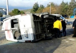 İşçi servis minibüsleri çarpıştı: 1'i ağır 20 yaralı