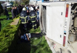 İşçi servisi ile minibüs çarpıştı, 27 kişi yaralandı