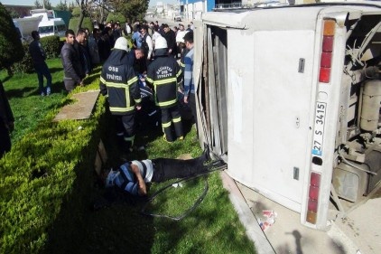 İşçi servisi ile minibüs çarpıştı, 27 kişi yaralandı