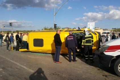 İşçi servisi ile otomobil çarpıştı:14 yaralı 