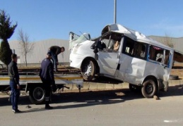 İşçi servisi takla attı, 11 işçi yaralandı