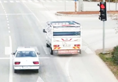 Işık ihlali yapılan sürücüler drone ile tespit edildi