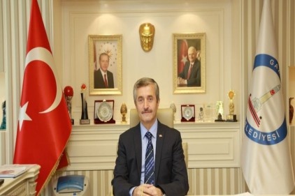 Işıklarıyla manevi feyziyle gönüllerimizi aydınlatır 