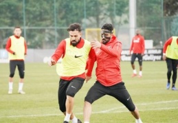 Isınma ve 5'e 2 pas çalışması yapıldı