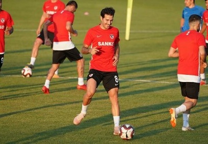 Isınma ve koordinasyon çalışması yaptılar