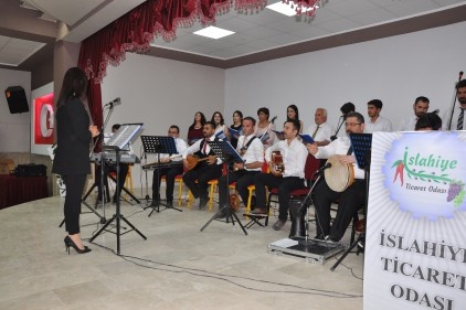 İslahiye Ticaret Odası Türk Halk Müziği Korosu konser verdi 