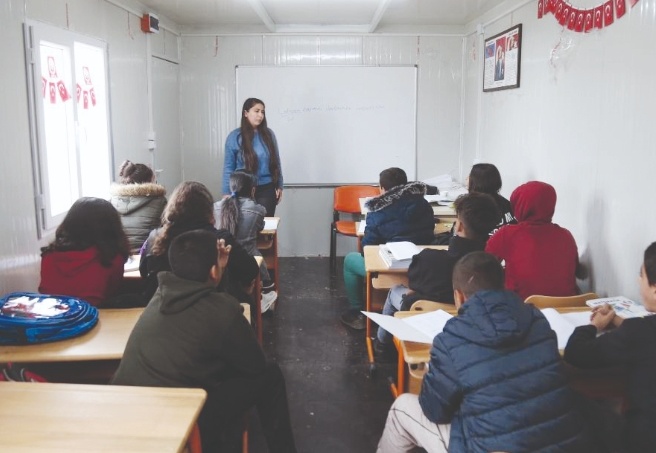 İslahiye ve Nurdağı’nda öğrencilere çanta ve kırtasiye malzemesi dağıtıldı