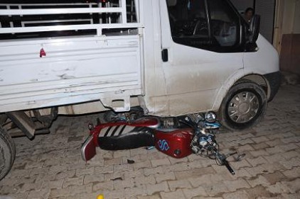 İslahiye&#039;de kamyonet altına giren motosiklet sürücüsü yaralandı.