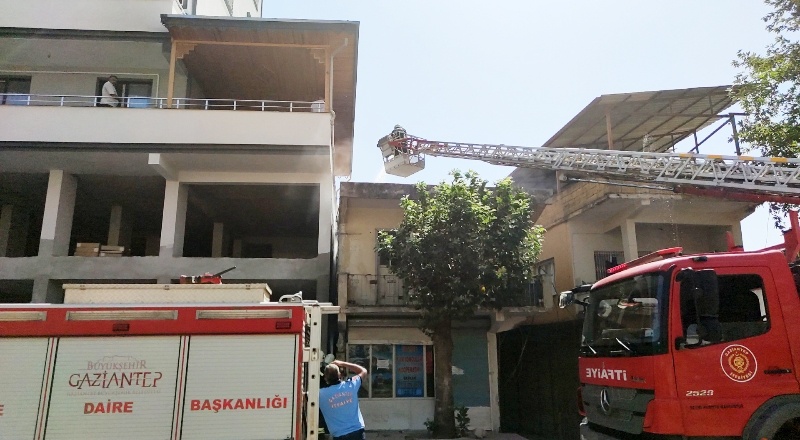 İslahiye'de metruk binada yangın korkuttu