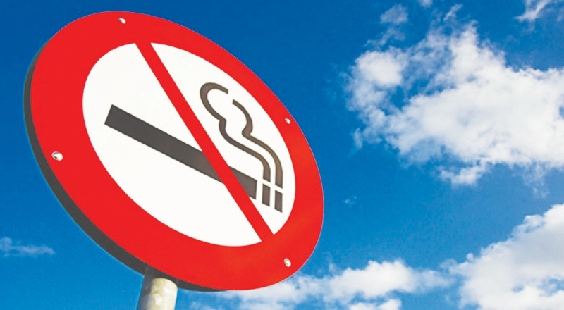 İspanya'da binlerce kişi, ülkedeki tüm sahillerde sigara yasağı için imza verdi