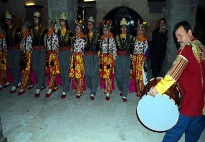 İspanyol ve Yunan heyeti türkülerle yorgunluk attı