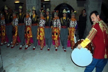 İspanyol ve Yunan heyeti türkülerle yorgunluk attı