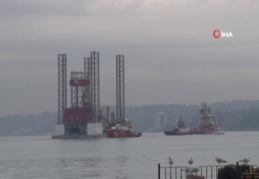 İstanbul Boğazı dev petrol platformu geçişi nedeniyle trafiğe kapatıldı