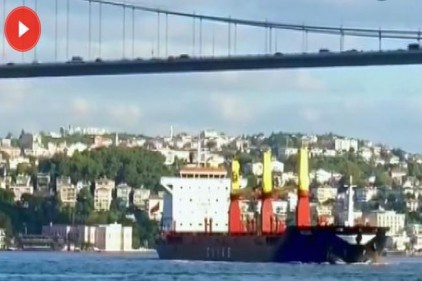 İstanbul Boğazı&#039;nda hareketli anlar! Gemi arızalandı