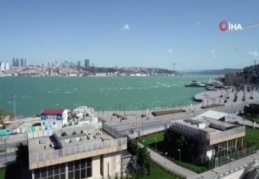 İstanbul Boğazı'nda sıra dışı renk