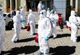 İstanbul Tıp Fakültesi Dekanı Prof. Dr. Tükek’ten Covid-19 uyarısı:  Bu kış zor geçecek, kalabalıklardan uzak durun