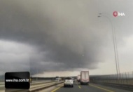 İstanbul'da bulutlar gündüzü geceye çevirdi