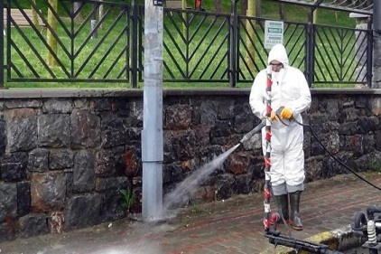 İstanbul&#039;da cadde ve sokakların dezenfekte çalışması havadan görüntülendi