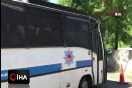 İstanbul&#039;da narkotik operasyonunda gözaltına alınan 80 kişi adliyeye sevk edildi