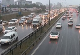İstanbul'da sağanak yağış etkili oluyor 