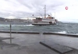 İstanbul'da şiddetli lodos etkili oluyor