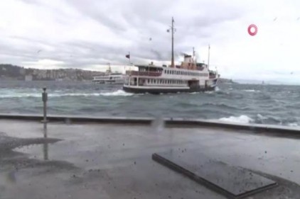 İstanbul&#039;da şiddetli lodos etkili oluyor