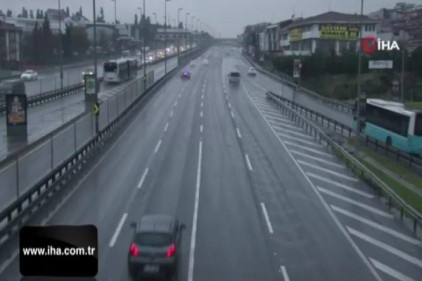 İstanbul&#039;da yeni yılın ilk gününde yollar boş kaldı