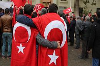 İstanbul&#039;daki terör saldırısınameydanlardan tepki vardı