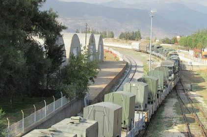 İstanbul&#8217;dan sevk edilen askeri araçları taşıyan tren, Gaziantep&#039;e ulaştı