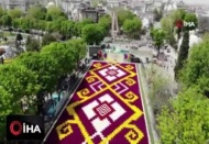 İstanbul'un göbeğinde dünyanın en büyük lale halısı