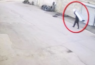 İşyerinden klima ve motosiklet çalan hırsızlar kamerada