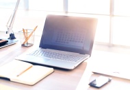 İşyerlerinde çalışanlar arasında en az 1 metre mesafe olması sağlanmalı