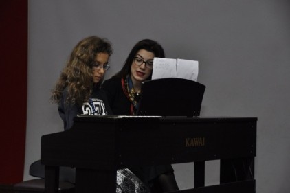 İtalyan piyanist piyona resitali ile barış mesajları verdi