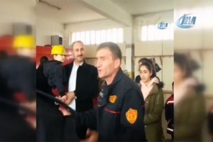İtfaiye çalışanından Bakan Gül&#8217;e anlamlı türkü