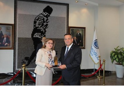 İthalatta Gümkart uygulaması yapan Merinos Halı’ya teşekkür etti