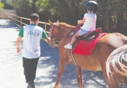 İTÜ ETA Vakfı Doğa Koleji’nde binicilik eğitimi