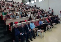 İyi bir hukuk eğitimi ve iyi bir meslek eğitimi almak gerekir