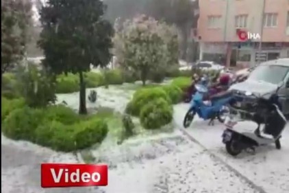 İzmir Tire&#039;de kar gibi dolu yağdı