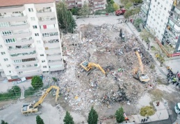 İzmir'de hayatını kaybedenlerin sayısı 107'ye yükseldi
