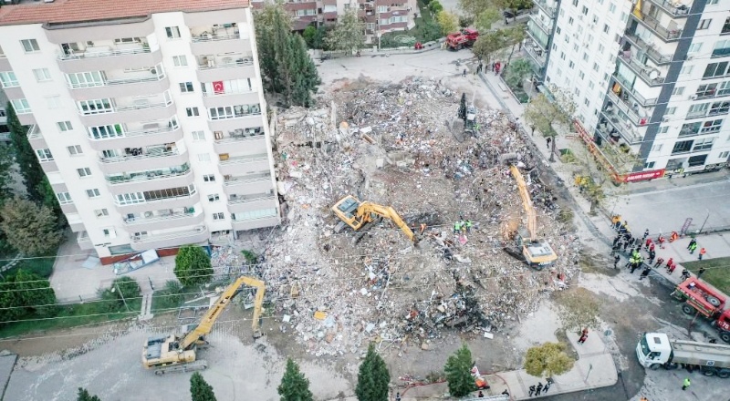 İzmir'de hayatını kaybedenlerin sayısı 107'ye yükseldi