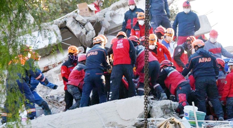 İzmir'de hayatını kaybedenlerin sayısı 91'e yükseldi