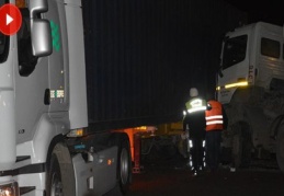 İzmir’de TIR ile beton mikseri çarpıştı; 1 kişi yaralı