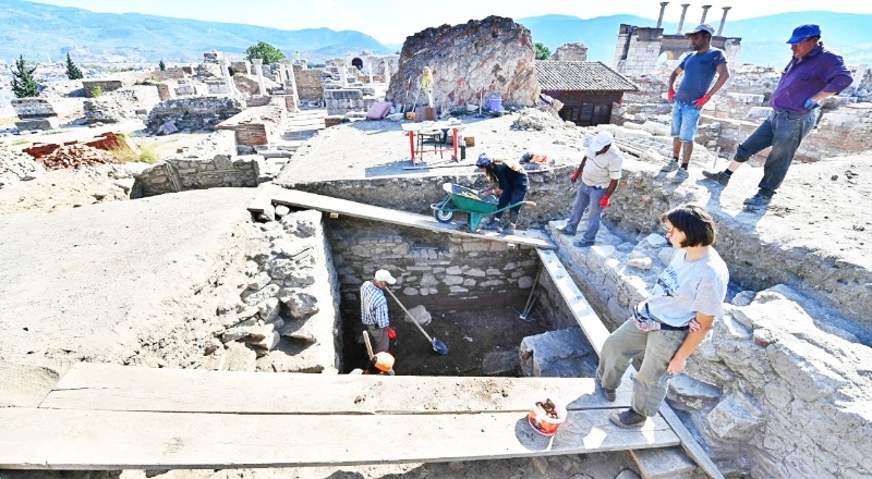İzmir’deki arkeolojik kazı alanında DNA laboratuvarı kuruldu