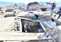 İzmir’deki arkeolojik kazı alanında DNA laboratuvarı kuruldu