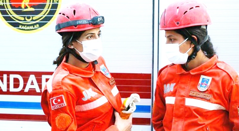 İzmir'deki depremde hayat kurtaran kadınlar