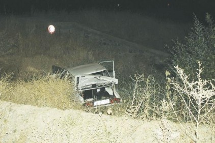 İzmir&#8217;den aldıkları otomobille kaza yaptılar