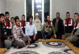 jandarma ekipleri, Efe Güneş’i ailesine sağ salim telsim etti.