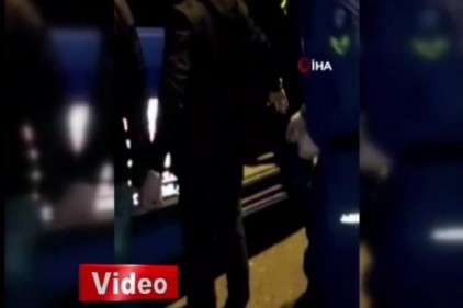 Jandarmadan kaçmak isterken evin duvarına çarptı