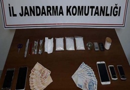 Jandarma'nın dur ihtarına uymayan araçtan uyuşturucu çıktı 