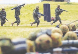 Japonya son 30 yılın en geniş çaplı askeri tatbikatına başladı